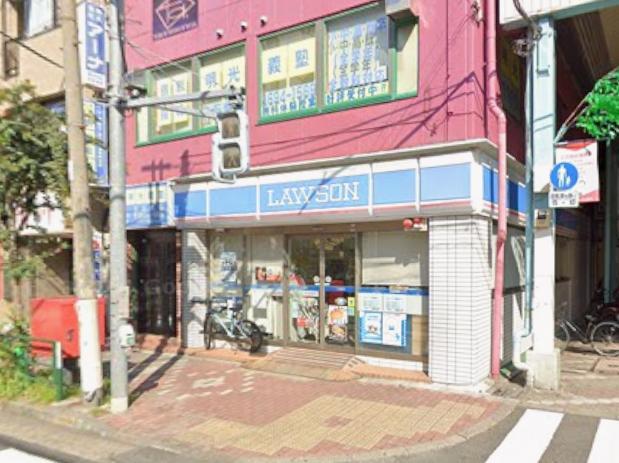 コンビニ　ファミリーマート（コンビニ）まで135m