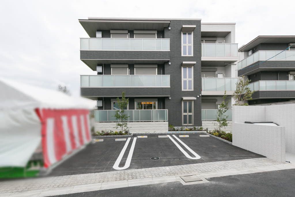 建物外観　積水ハウス施工・重量鉄骨造３階建て