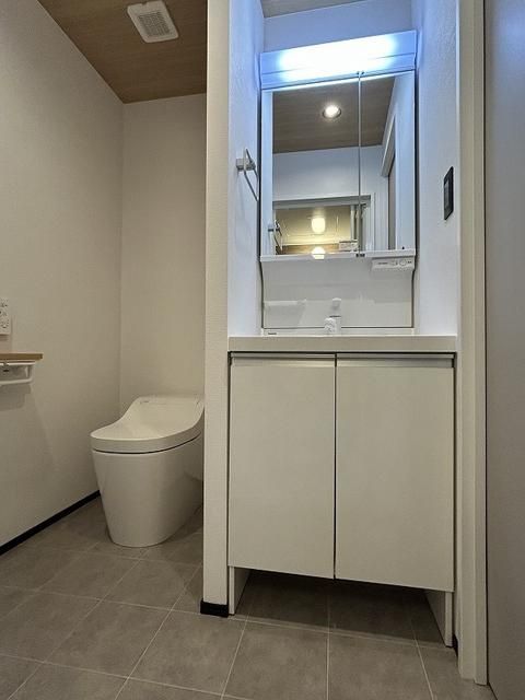 洗面設備　スペースが確保できる洗面所です