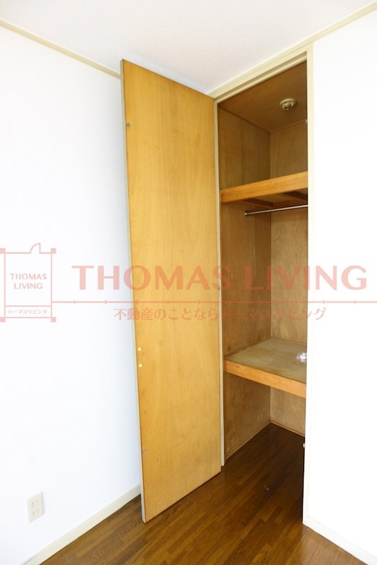 収納　お洋服もかけていただけます。