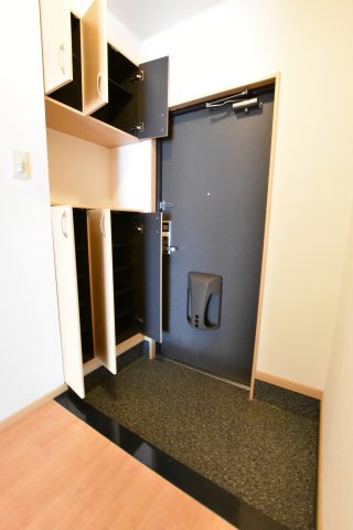 玄関　同物件、別号室の参考写真です。