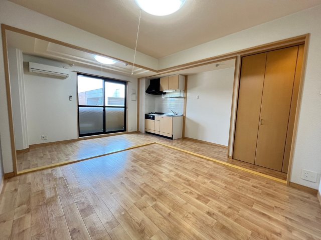 居室・リビング　同物件、別号室の参考写真です。