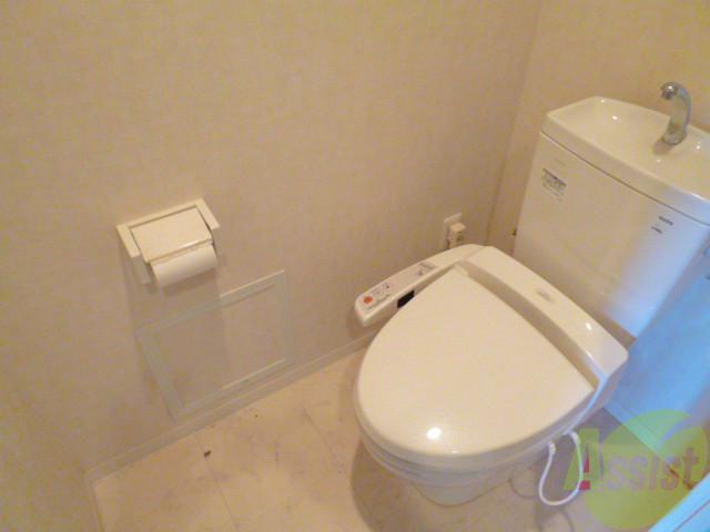 トイレ　ウオッシュレットもついててかゆいところまで手が届いてますね。