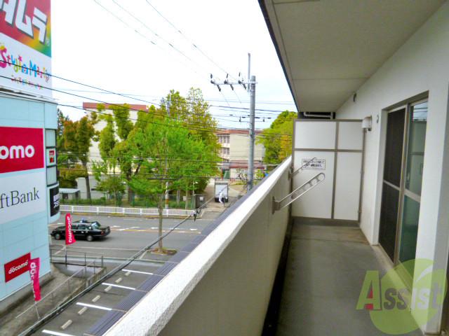 バルコニー　バルコニーも広くていっぱい物が干せそうです。