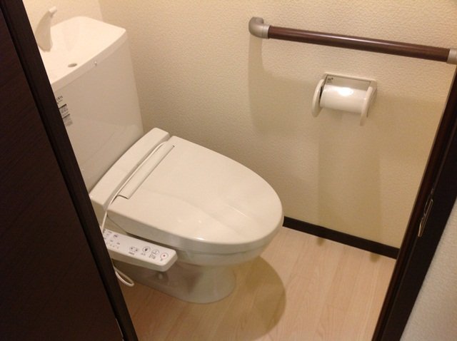 その他　温水洗浄機付きのトイレです。