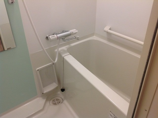 バス・シャワールーム　浴室乾燥機付きのお風呂です。