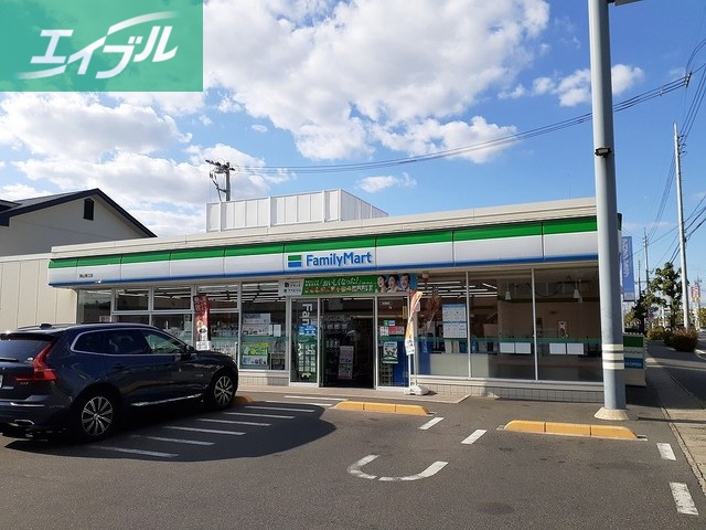コンビニ　ファミリーマート（コンビニ）まで450m