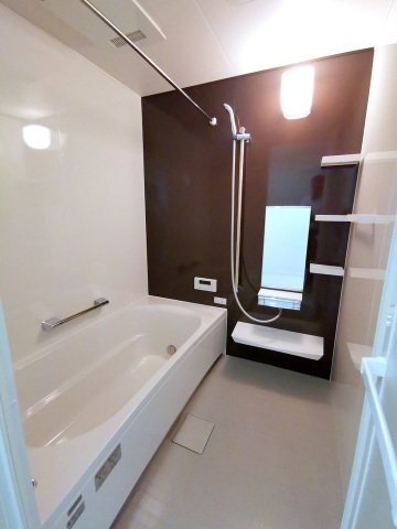バス・シャワールーム　追炊きと乾燥機付きの大きな一坪風呂