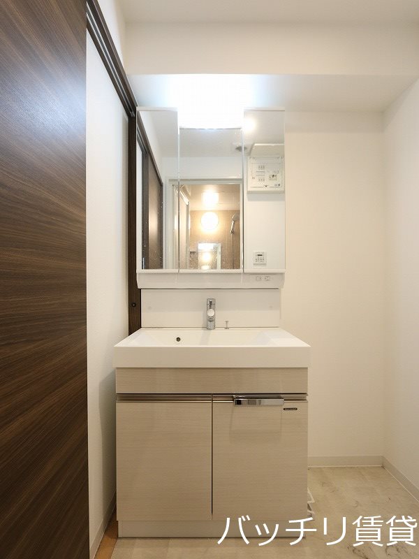 洗面設備　※同マンション別部屋写真の為、現状優先。