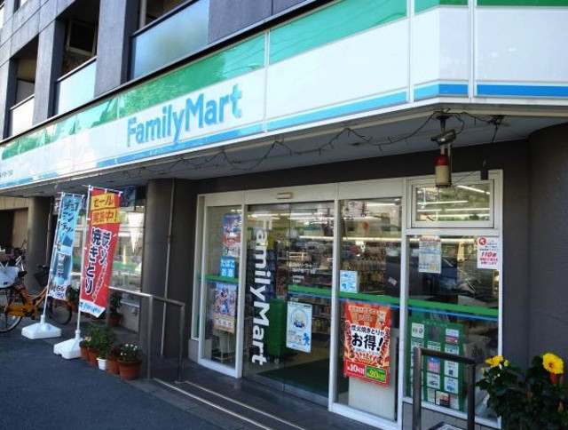 コンビニ　ファミリーマート高井戸西一丁目店（コンビニ）まで479m