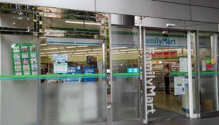 コンビニ　ファミリーマート 護国寺駅前店（コンビニ）まで292m