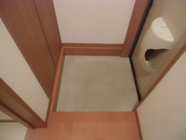 玄関　※別部屋参考画像　反転タイプ