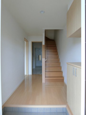 玄関　イメージ101号室の写真（反転あり）