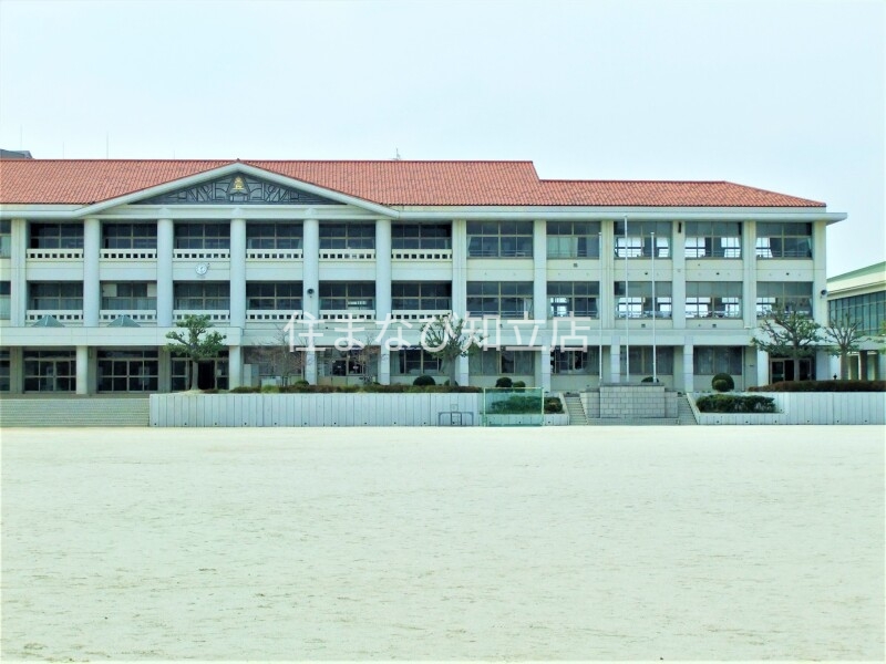 小学校　みよし市立三好丘小学校（小学校）まで1174m