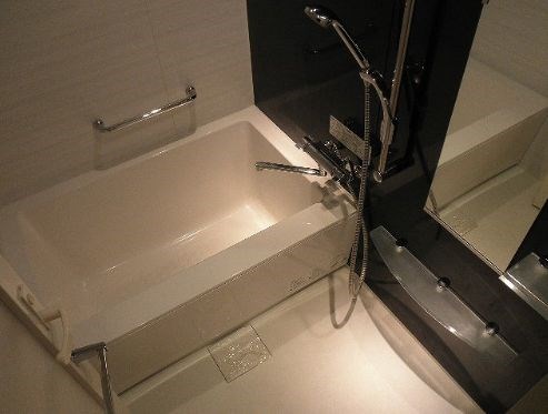 バス・シャワールーム　浴室乾燥の綺麗な浴室♪