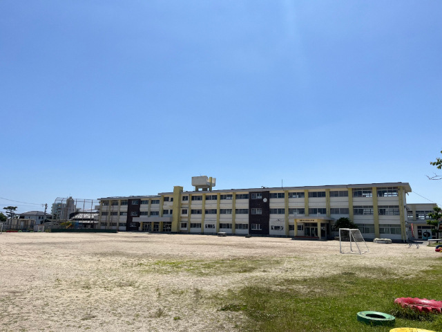 小学校　鈴鹿市立愛宕小学校（小学校）まで630m