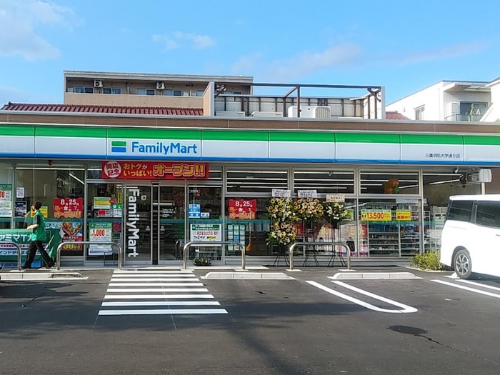 コンビニ　ファミリーマート 三鷹消防大学通り店（コンビニ）まで83m