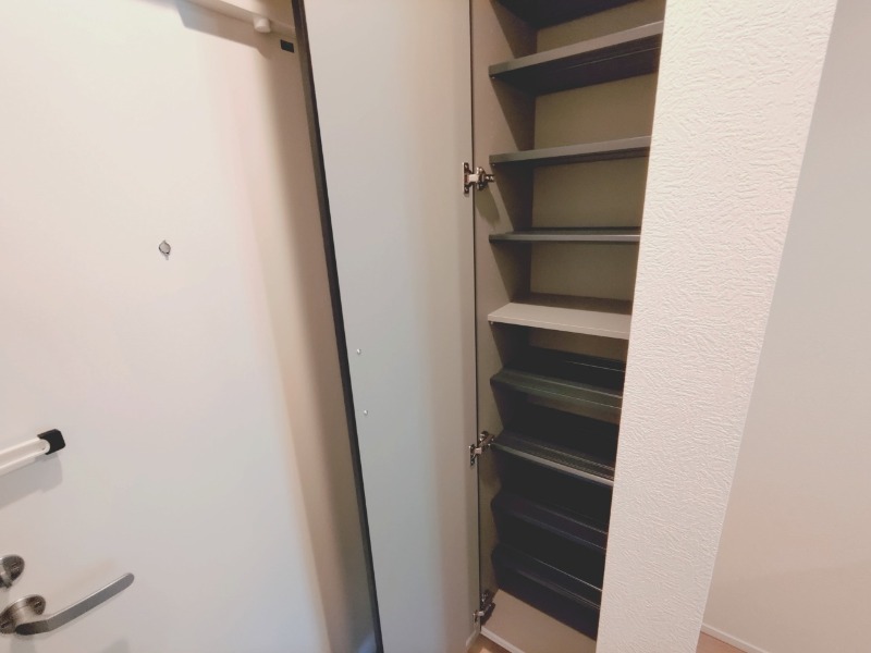 玄関　同物件別室写真
