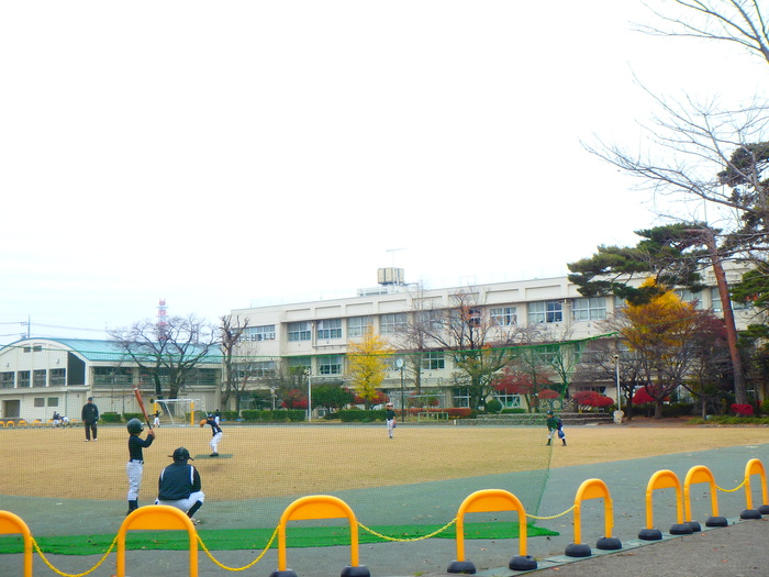 小学校　国立市立第二小学校（小学校）まで359m
