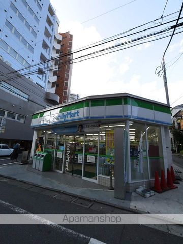 コンビニ　ファミリーマート 小浦中目黒店（コンビニ）まで124m