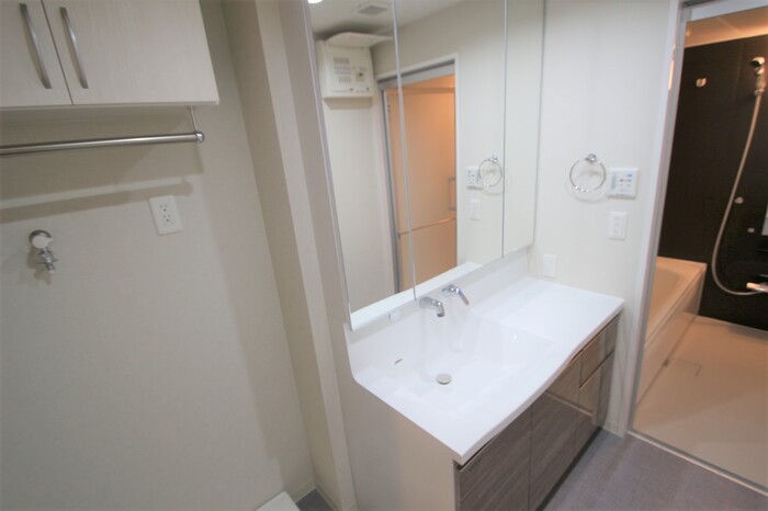 洗面設備　別部屋のお写真となります。