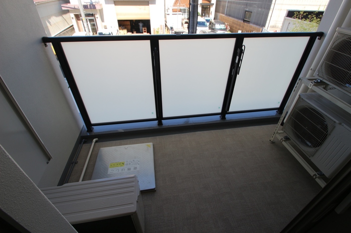 バルコニー　別部屋のお写真となります。