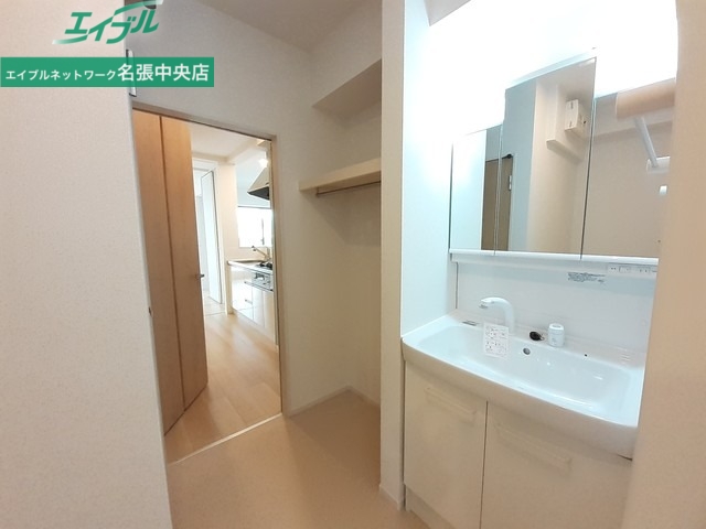 洗面設備　同型参考写真