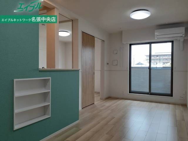 居室・リビング　同型参考写真