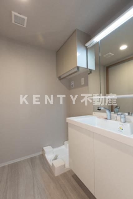 洗面設備　ゆったりとスペースのある洗面所