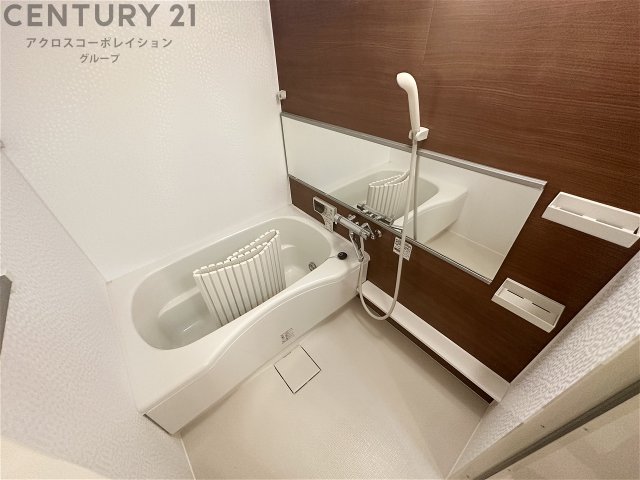 バス・シャワールーム　追い焚き機能・浴室乾燥機付きで便利！