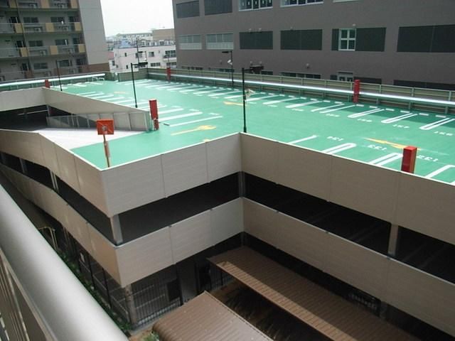 駐車場　敷地内自走式駐車場