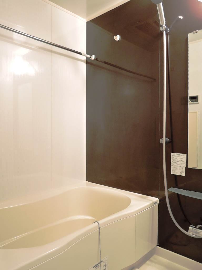 バス・シャワールーム　追い焚きと浴室乾燥暖房完備