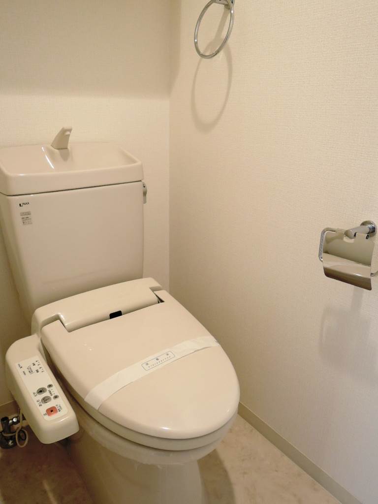 トイレ　温水洗浄便座