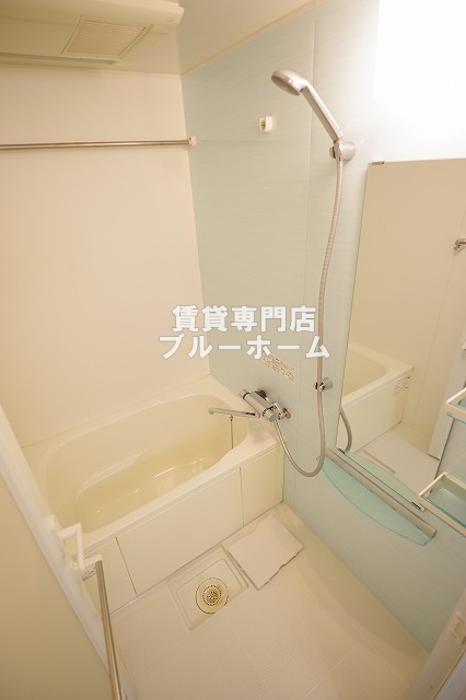バス・シャワールーム　浴室乾燥機付きのお風呂！
