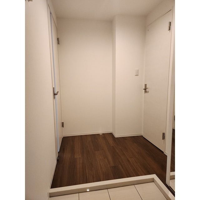 玄関　※参考。同階別部屋。