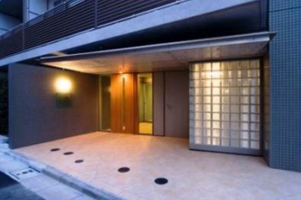 エントランス　ゆとりのあるエントランスです