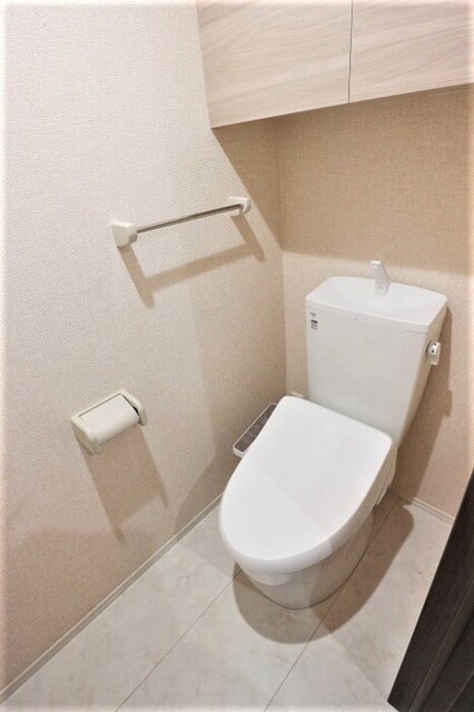 トイレ　温水洗浄暖房便座