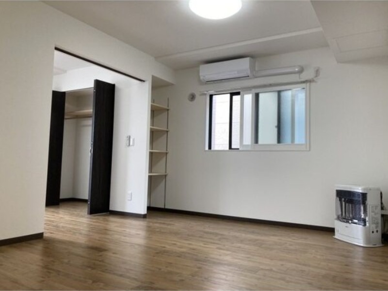 居室・リビング　退去予定につき別号室の画像です。