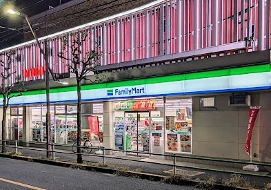 コンビニ　ファミリーマート 葛飾亀有四丁目南店（コンビニ）まで326m