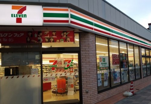 コンビニ　セブンイレブン 横浜大口通店（コンビニ）まで120m