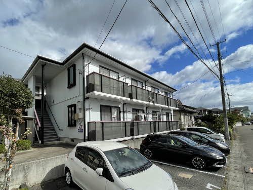 建物外観　建物外観と駐車場