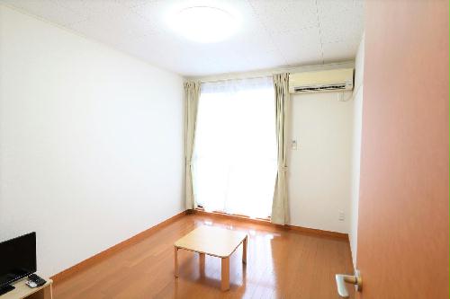 居室・リビング　大型家具家電付きにより初めての一人暮らしの方も安心！