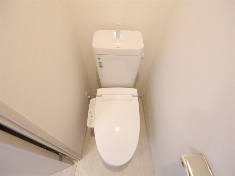 トイレ　温水洗浄暖房便座付トイレ