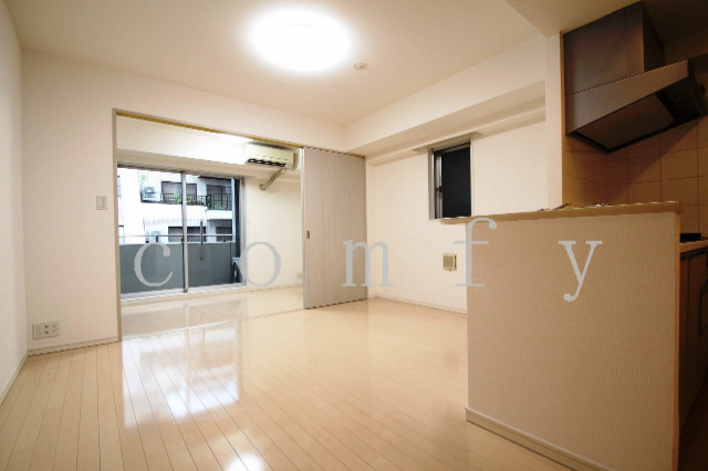 居室・リビング　２面採光のリビング