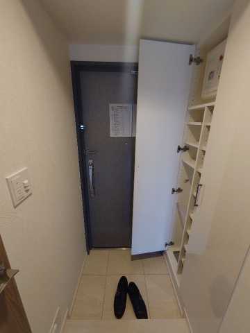 玄関　別階層の写真になります。