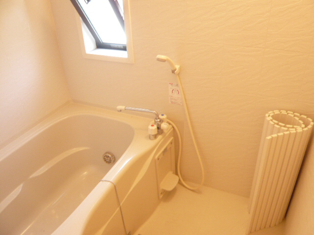 バス・シャワールーム　嬉しい小窓付バスルーム