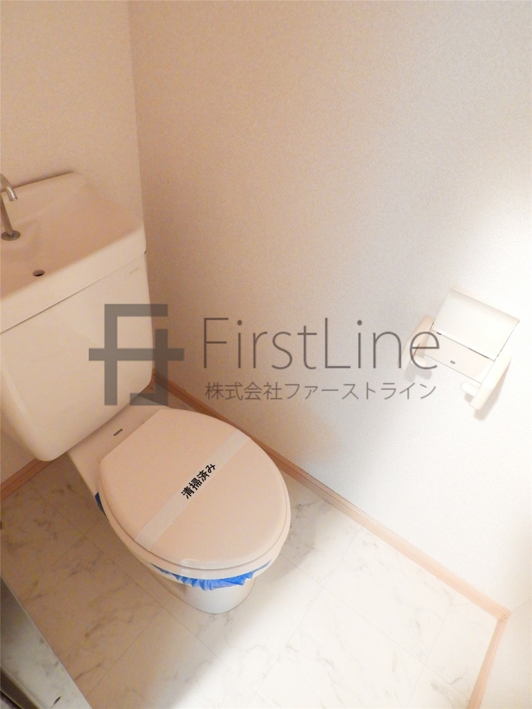 トイレ　別号室の写真です