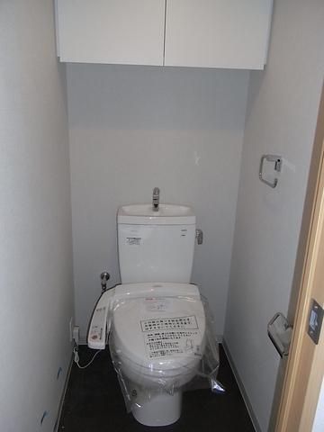 トイレ　温水洗浄機能付き暖房便座