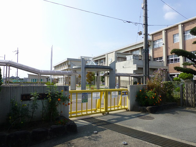 小学校　井戸堂小学校（小学校）まで1264m