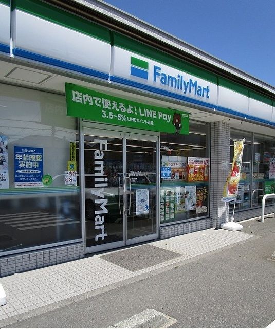 コンビニ　ファミリーマート（コンビニ）まで200m